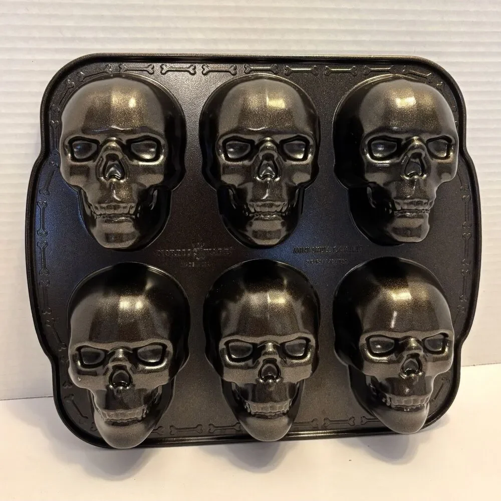Nordic Ware 6 Mini Skull Cakelit Cast Aluminum Halloween Mold 5 Cups 1.18 Liter